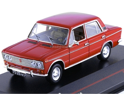 VAZ-2103 Lada dark red 1982 IST018 IST Models 1:43