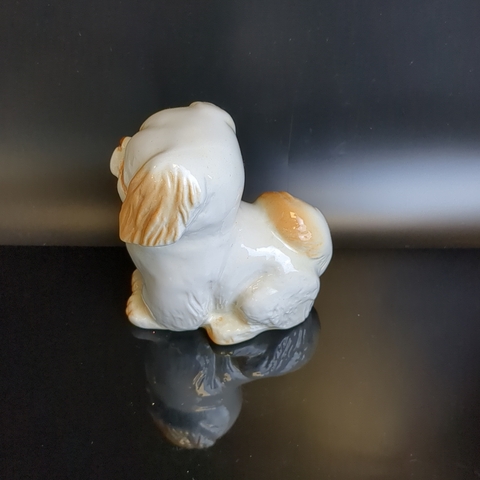 Статуэтка Пекинес (бело-рыжий), фарфор, аэрография, Ленинградский фарфоровый завод (ЛФЗ), СССР, 1970-1990 гг. 13 см