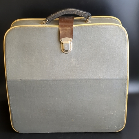 Печатная машинка "Москва", в родном футляре, металл, Завод портативных пишущих машин, г. Москва, СССР, 1950-1960 гг.