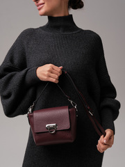 Сумка кожаная через плечо бордо/бизон