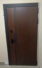 Входная дверь в квартиру Лабиринт Кармина Американский орех с патиной 10 Капучино