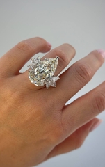 kolco-graff-iz-serebra-krupnym-kamnem-v-ogranke-grusha-shampan