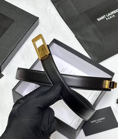 Ремень Saint Laurent с пряжкой CHARNIERE из гладкой кожи, чёрный