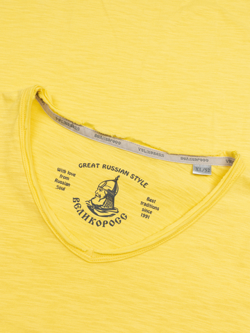Мужская футболка «Великоросс» желтого цвета V ворот