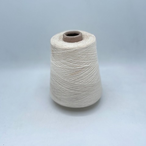 Бобинная пряжа (пр.Италия),15/2 750м/100гр, 80% шерсть, 20% полиамид , цвет- Молочный с бежевыми полосами арт.31193