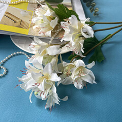 Альстромерии искусственные цветы, 1 ветка 43 см, цвет Белый.