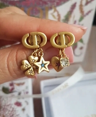 sergi-pusety-lucky-charm-style-dior-assimetrichnye-s-podveskami