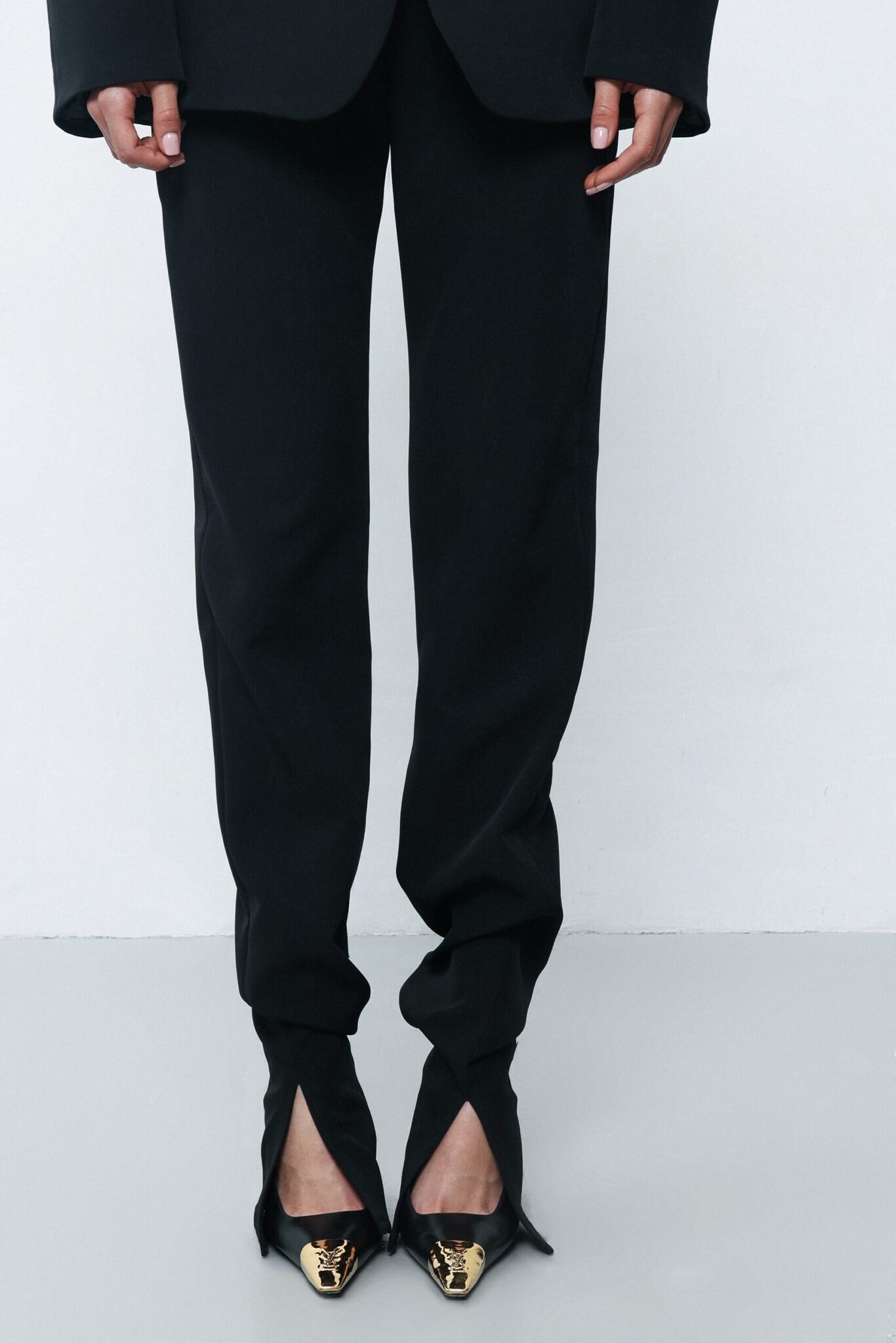 Брюки с разрезом сбоку