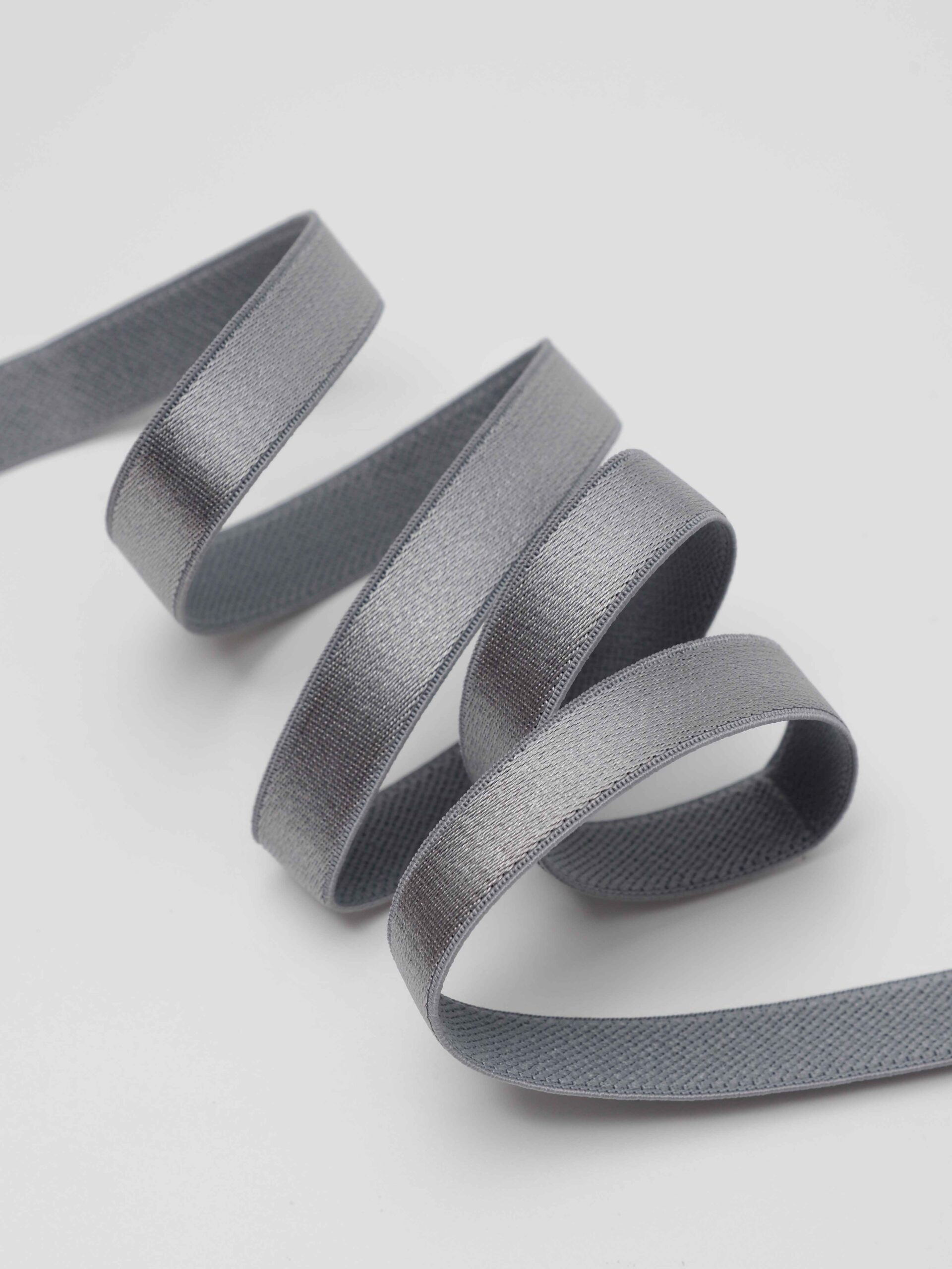 Резинка бретелечная темно-серая плотная глянцевая ширина 10 мм