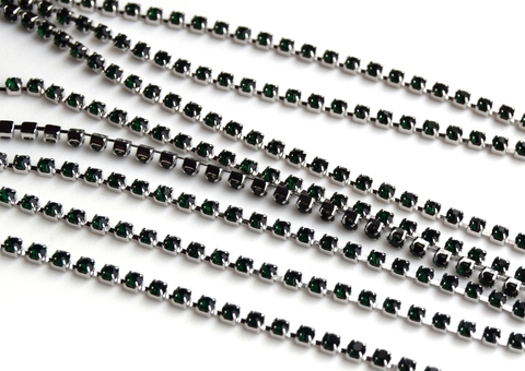 Стразовая цепочка 2 мм зеленый, родий