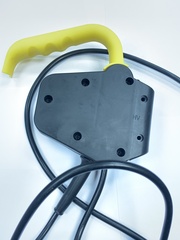 Выключатель с вилкой на проводе для электрической газонокосилки