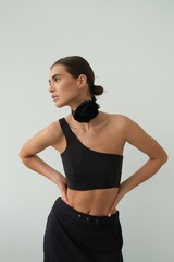 Топ ассиметричный с чокером