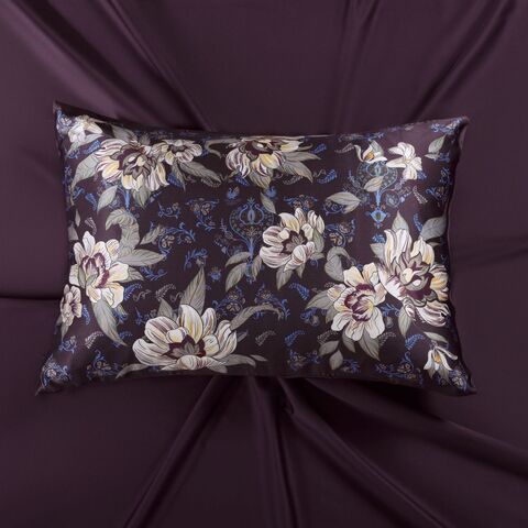 Наволочка 50x70 Mollen Лазоревый цветок ежевично-черная хлопковая