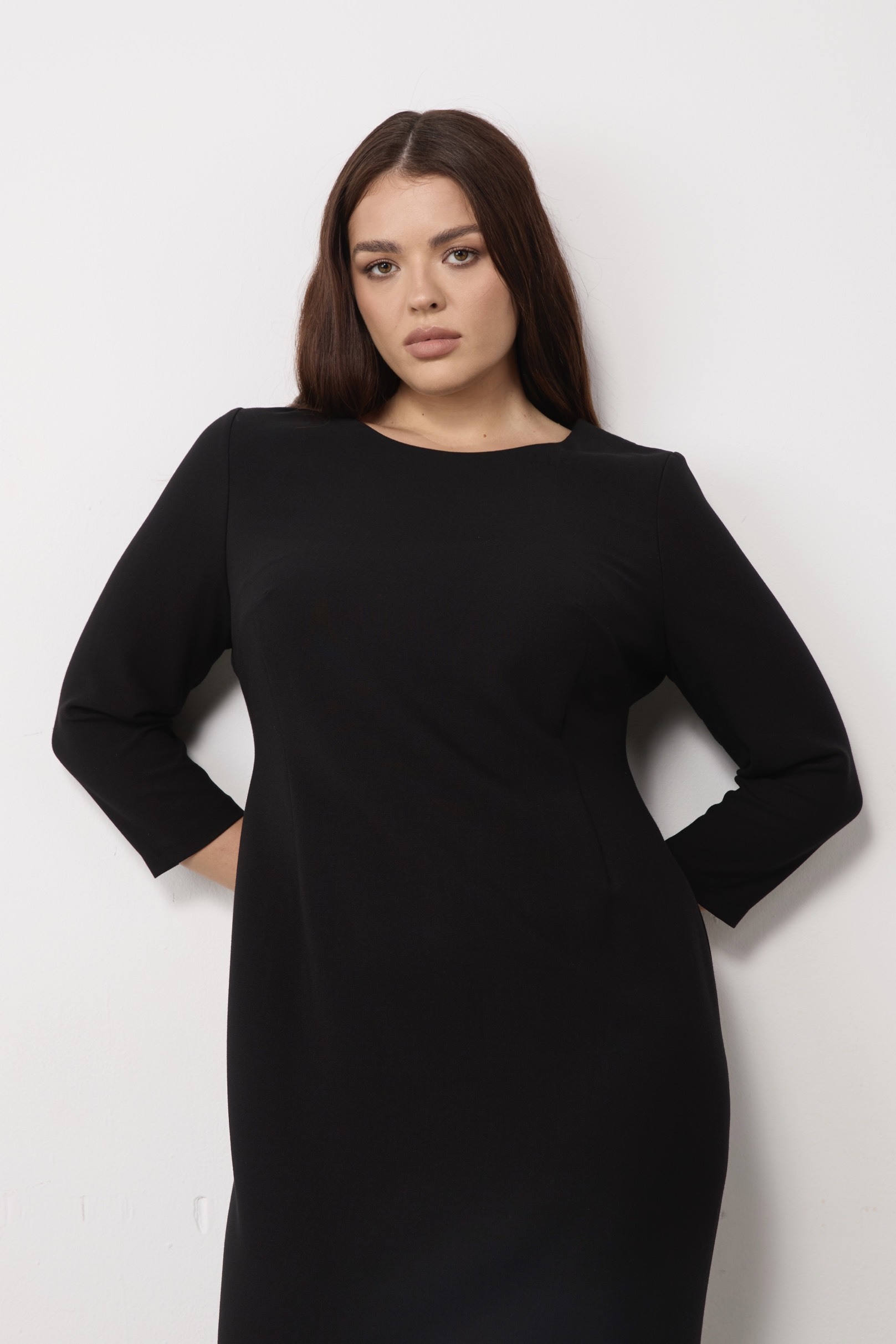 Платье-футляр, со шлицей, черный