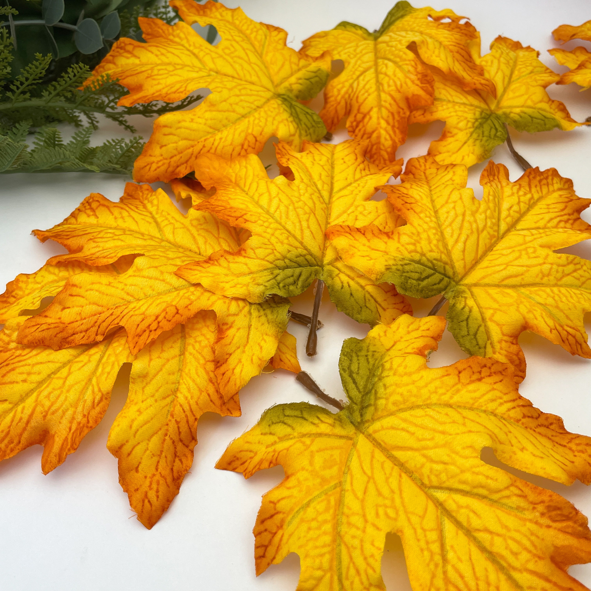 Искусственные листья для декора - 65 фото