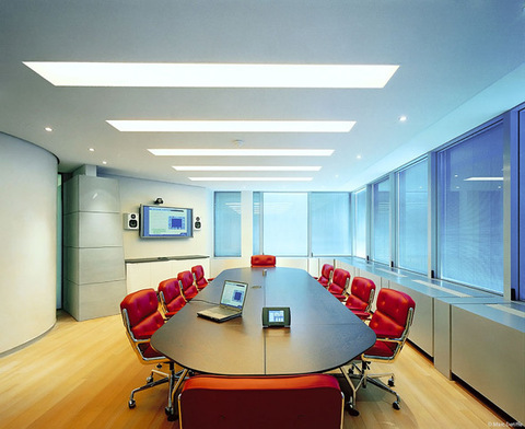 Кресло офисное Eames Lobby ES104