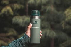 Термокружка Stanley Classic One hand 2.0 0.47 л, зеленая 10-06439-030