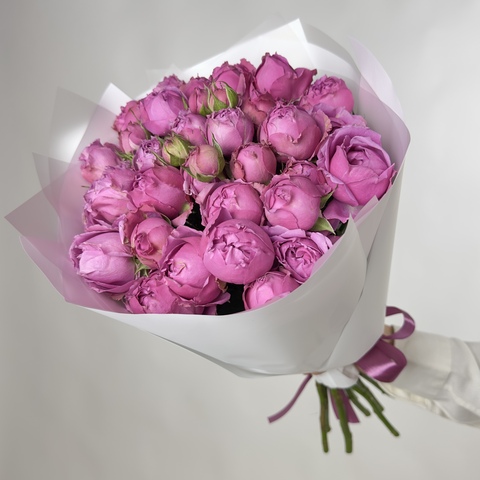 Букет 7 пионовидных кустовых роз