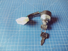 Замок зажигания UNITED PARTS универсальный, с ключом / 7 контактов (90-1043)