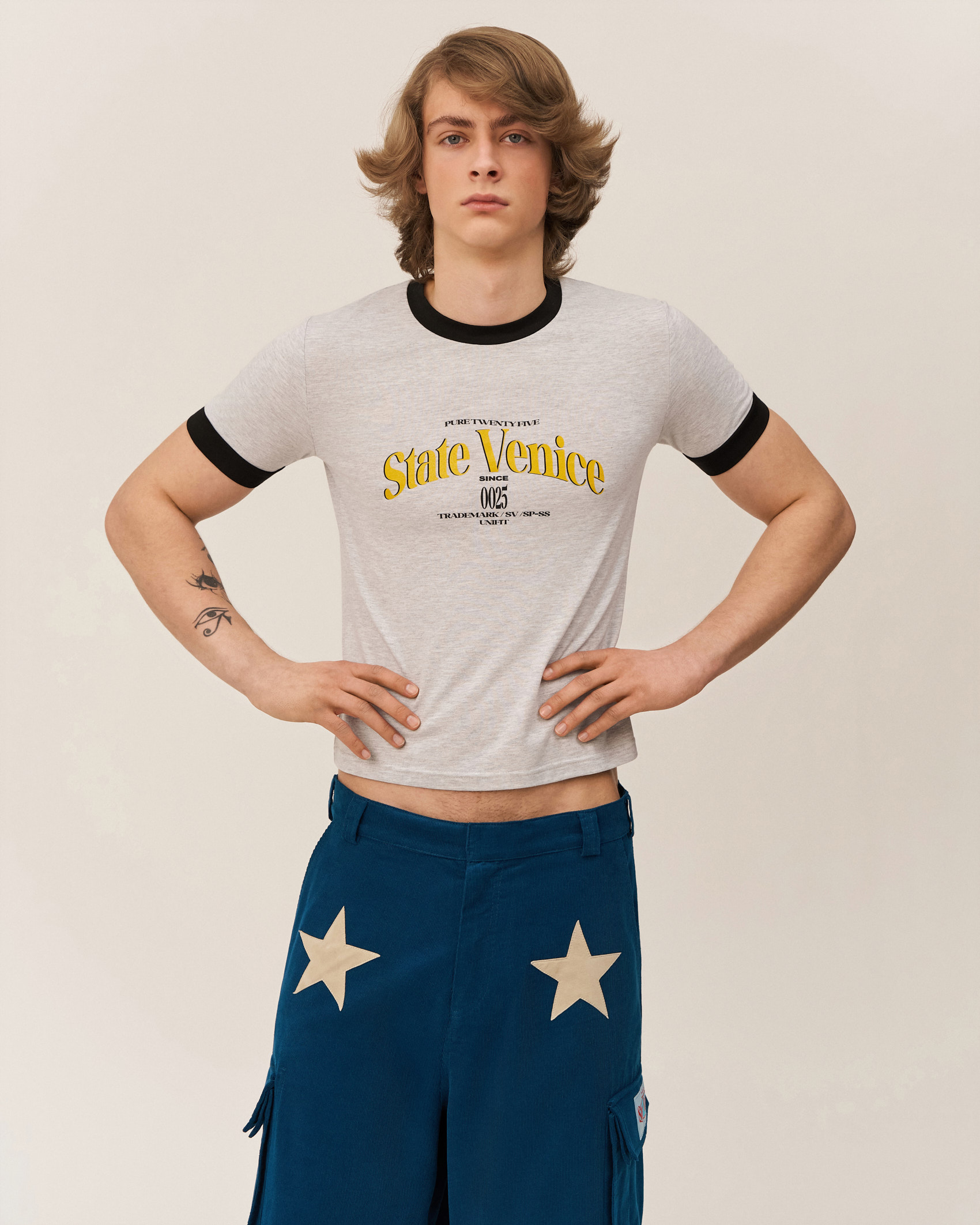 Приталенная футболка из облегченного хлопка