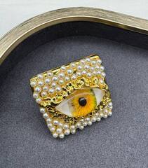 83502-kolco-glaz-eye-obemnoe-s-mikrozhemchugom-v-limonnoj-pozolotev-stile-schiaparelli