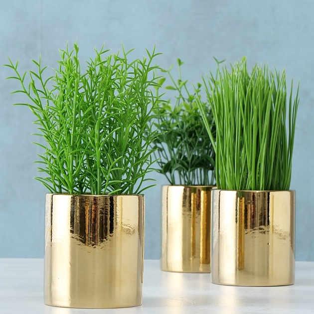 Озона голд. Кашпо Set 2 Planter Golden Metal. Горшок для цветов золотистый. Кашпо золотистого цвета. Кашпо золотое напольное.