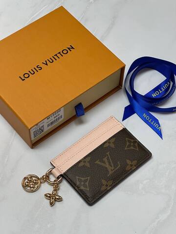 Держатель для карт Louis Vuitton Charms, нежно-розовый