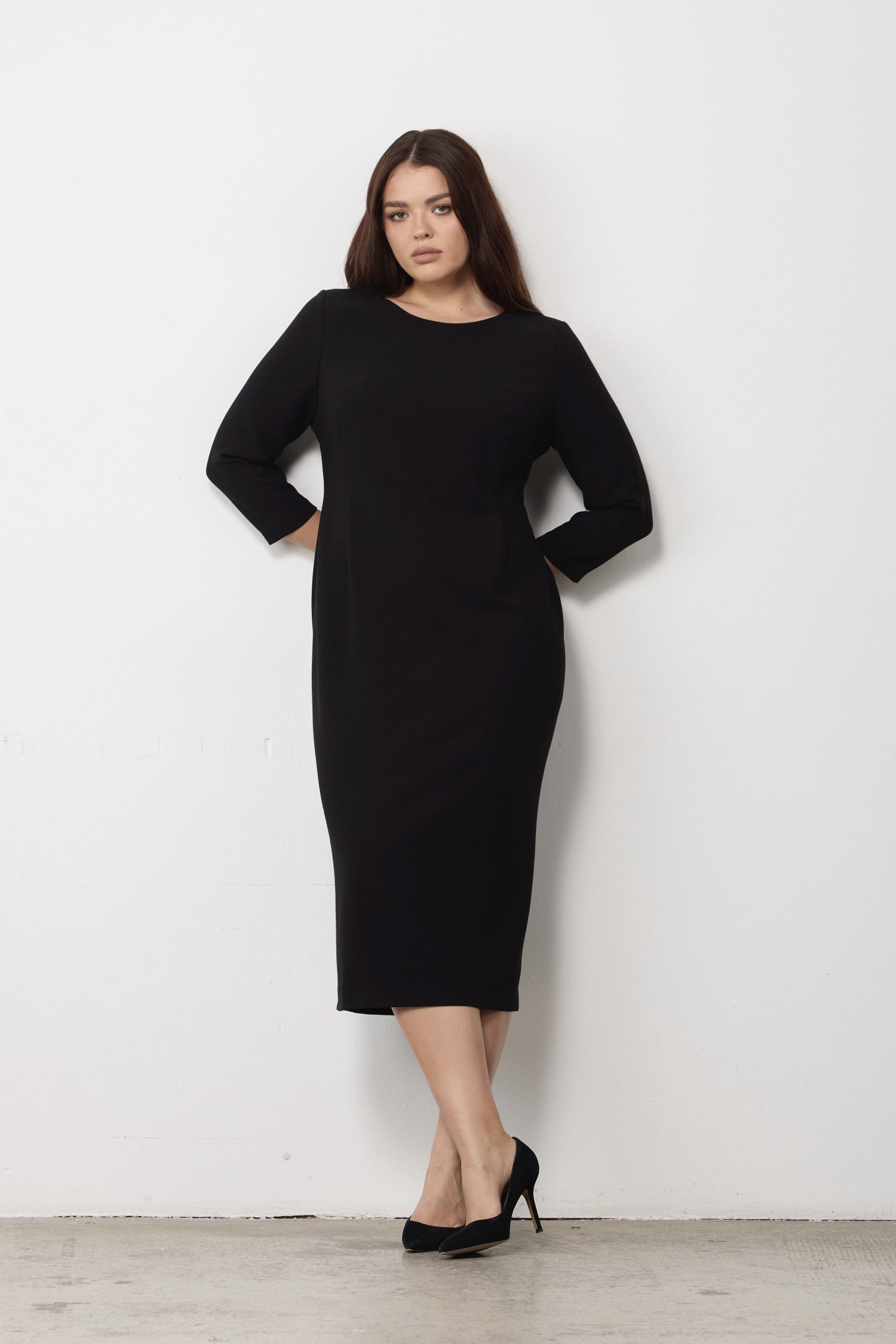 Платье-футляр, со шлицей, черный