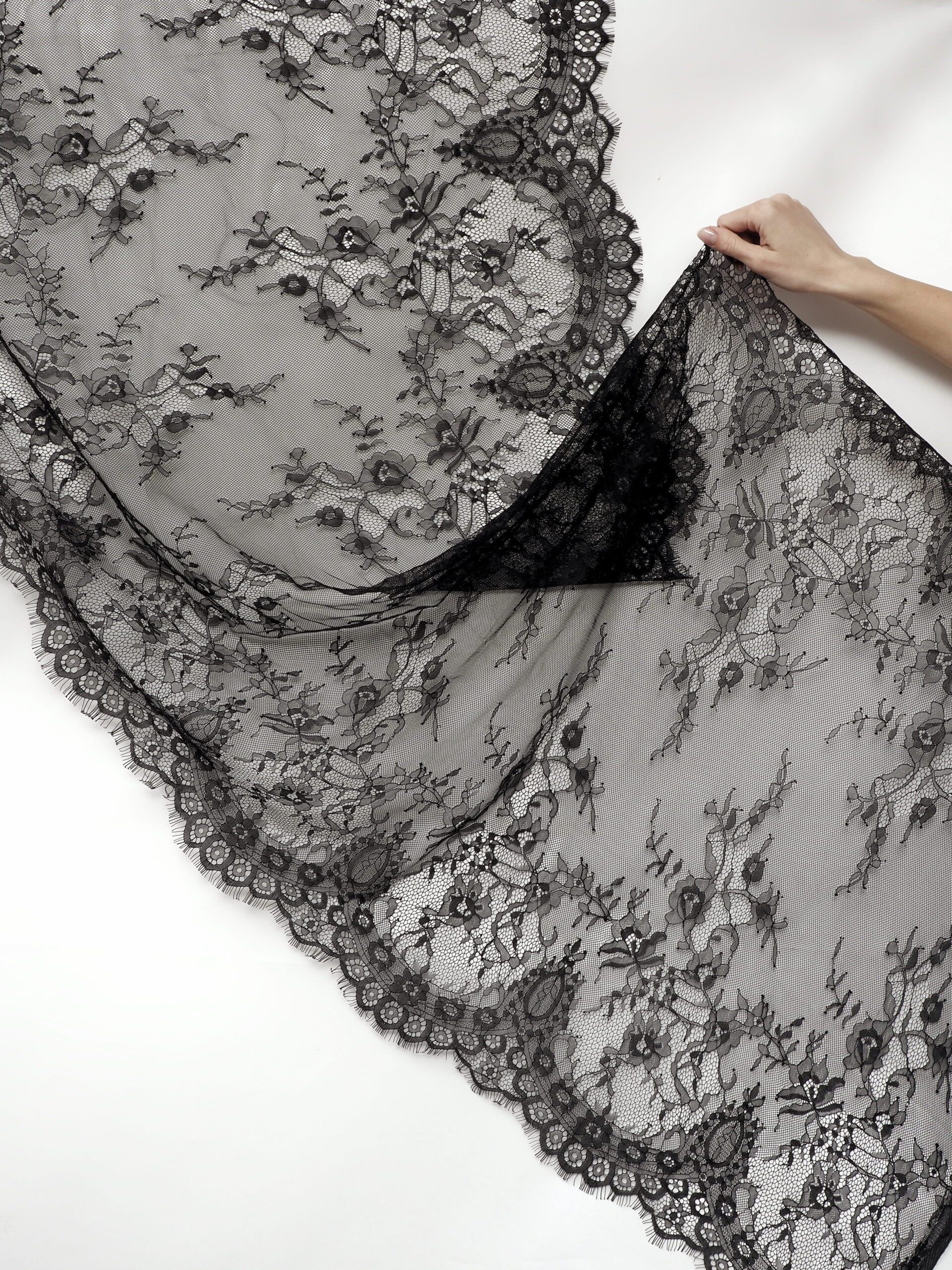 Кружево шантильи черное неэластичное ширина 70 см купон 2.9 м