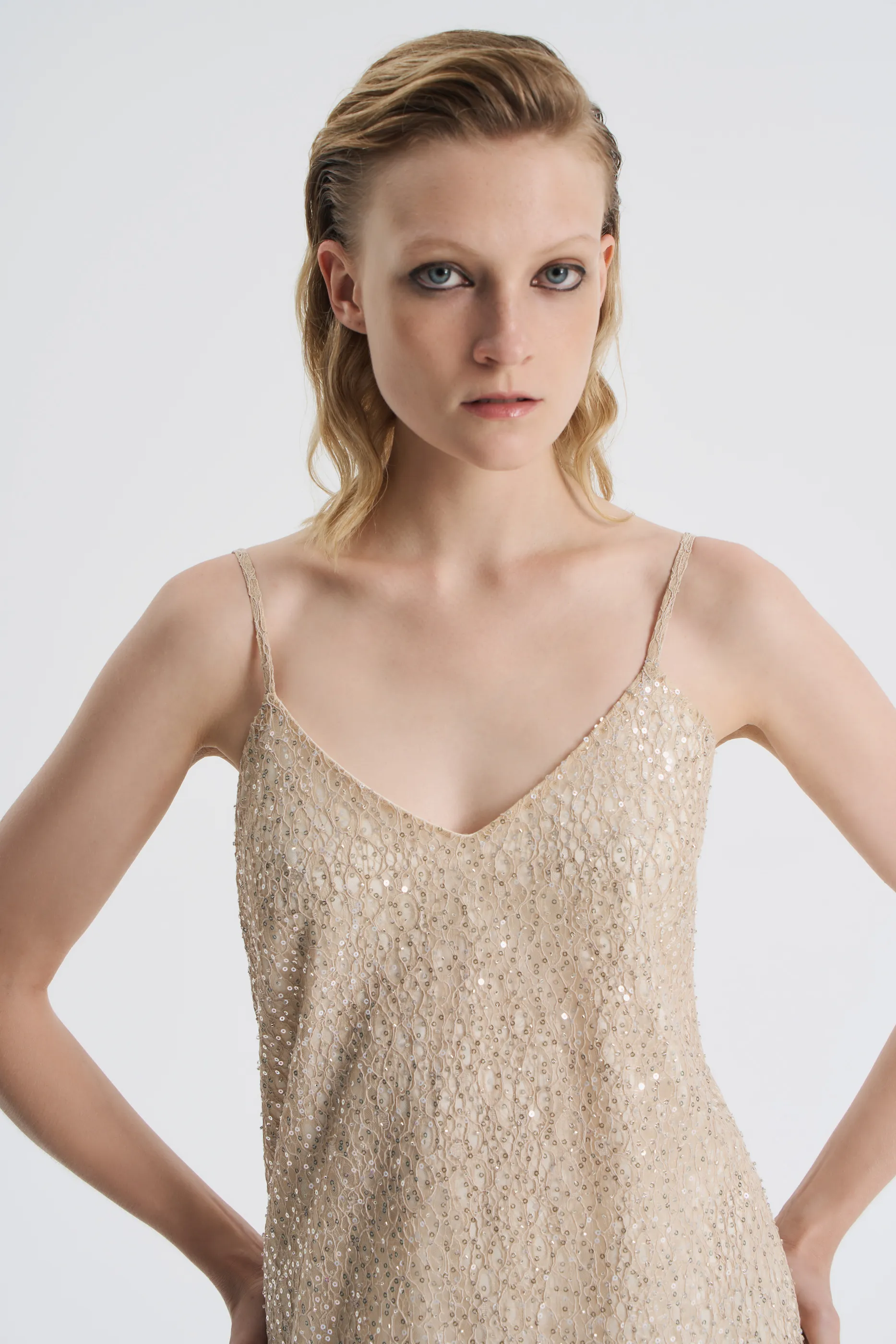 Платье-комбинация с вышивкой