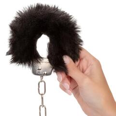 Металлические наручники с черным мехом Ultra Fluffy Furry Cuffs - 