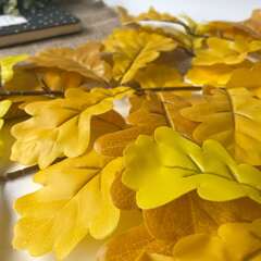 №2 Дуб желтые листья, искусственная зелень, ветка 60 см., набор 2 ветки.