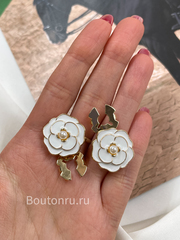 Накладка на пуговицу золотистая с белой эмалью в форме цветка(клипса)