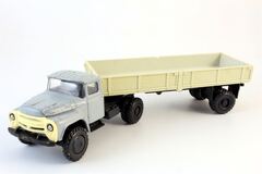 ZIL-130 V1 with semi-trailer OdAZ-885 Elektropribor Made in USSR 1:43