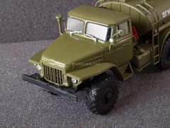 Ural-375 TZ-5 (375) Tanker khaki 1:43 Legendary trucks USSR #10