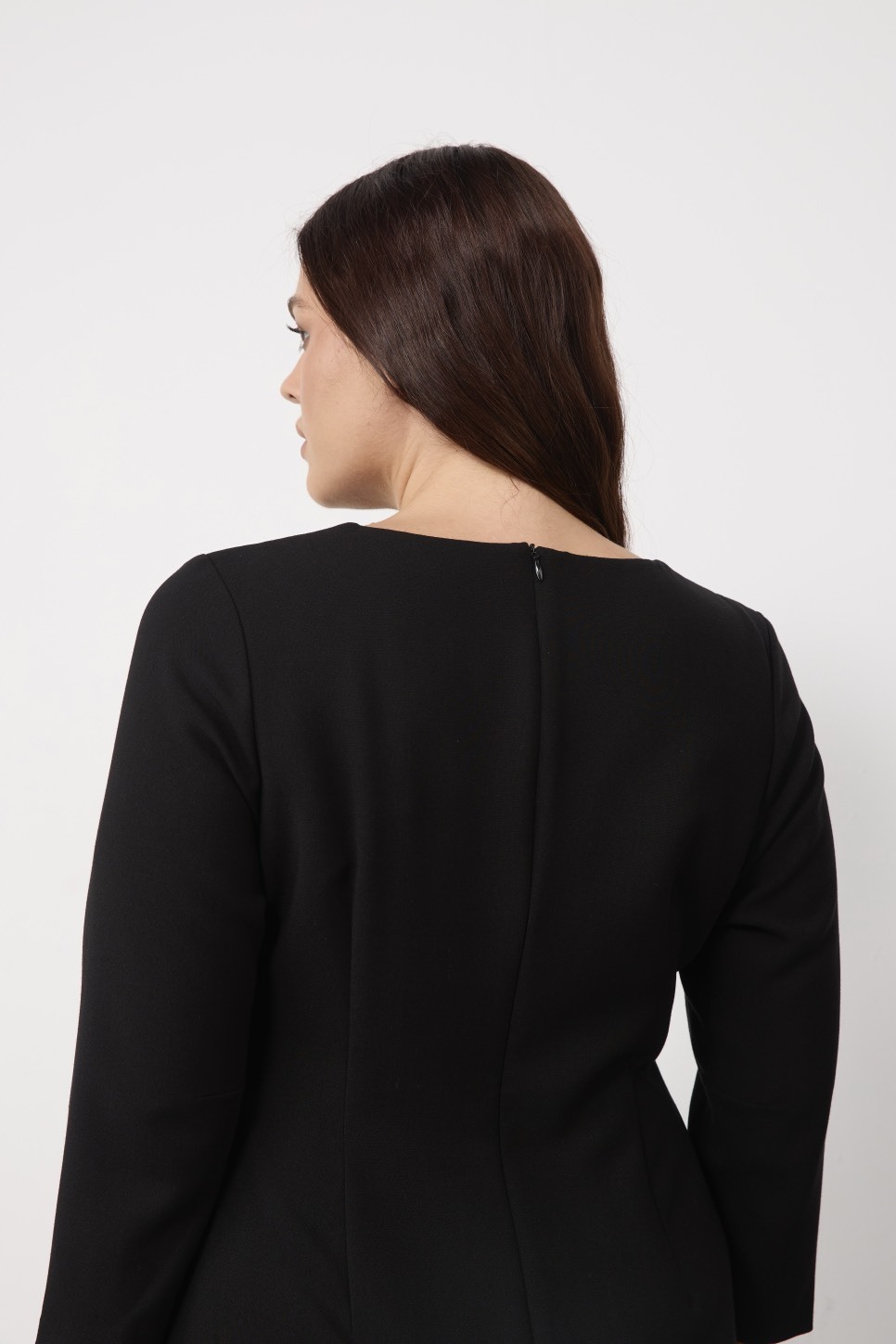 Платье-футляр, со шлицей, черный