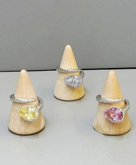 Кольцо разъемное с цветной вставкой каплей