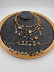 85041 - Колье многоярусное ROSE de VENTS с круглыми подвесками с натуральными вставками, VGOLD