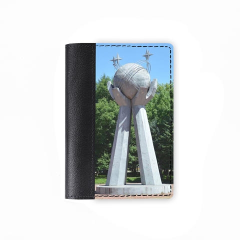 Обложка на паспорт комбинированная "Памятник дружбы в Биробиджане", черная