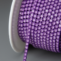 Матовая стразовая цепь, 2мм, сиреневый кристалл в фиолетовых цапах