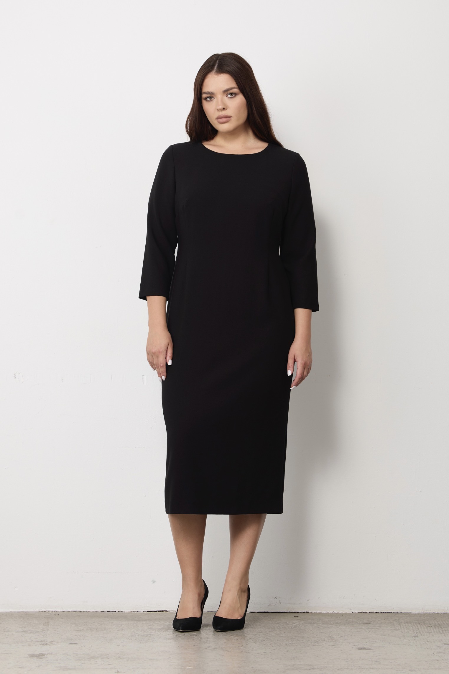 Платье-футляр, со шлицей, черный