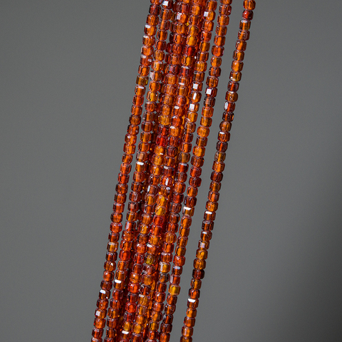 Фианиты, оттенок "Спессартин", 2,5мм, кубик, микроогранка