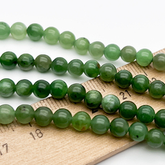 Нефрит бусины, диаметр около 5,5-5,7 мм, цена за 17-18 шт (1/4 нити)