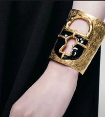 Браслет-манжета широкий KEYHOLE в стиле Schiaparelli матовое серебро/золото