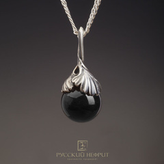 Подвес из черного нефрита Гинкго с серебром