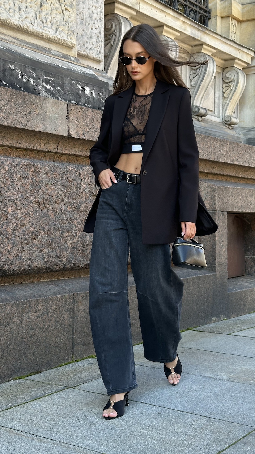 Джинсы подковы с завышенной линией талии