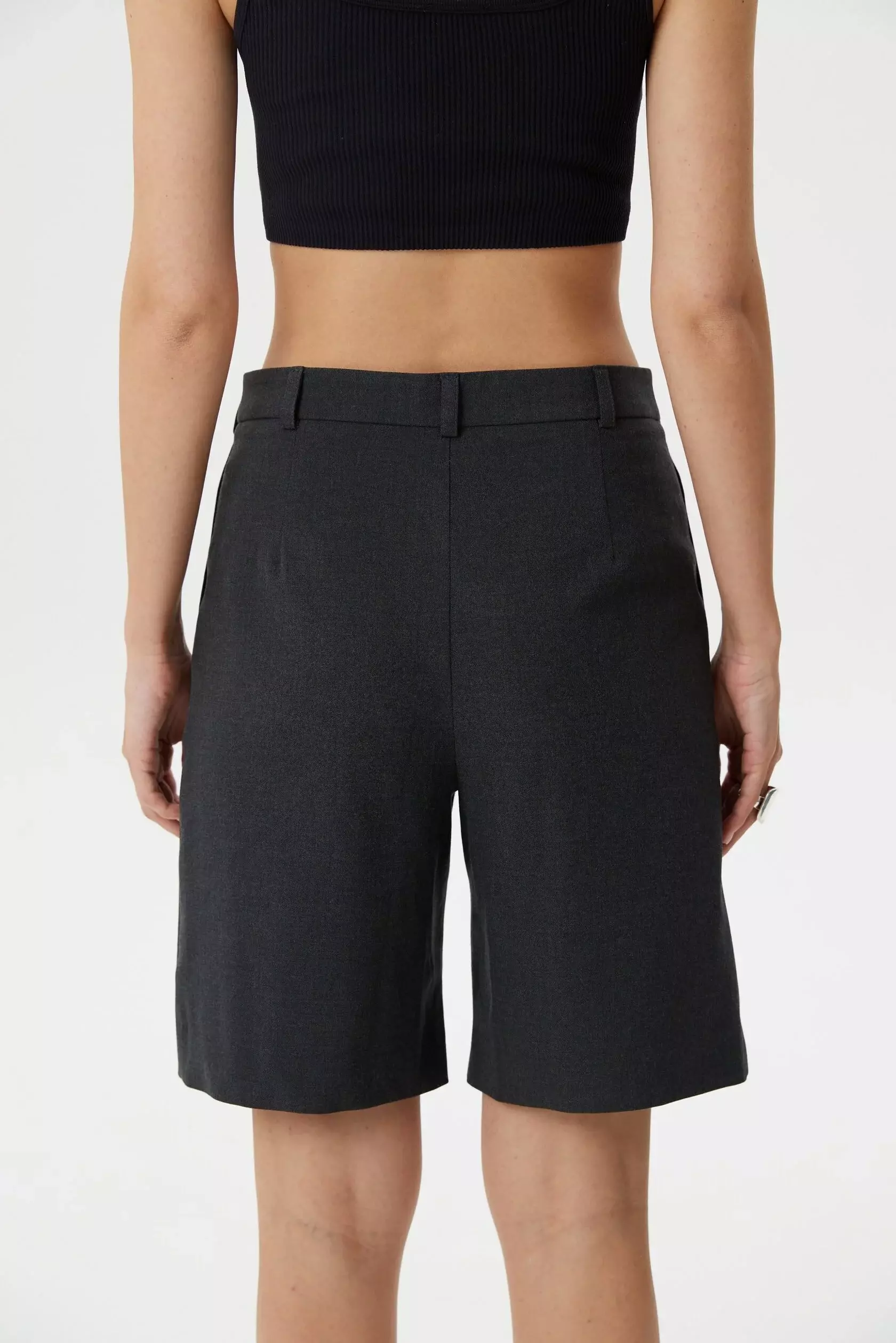 Бермуды Square, Серый