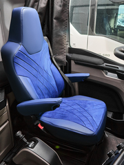 Чехлы Люкс MAN TGX, TGS с 2021 года без регулировки ремня безопасности водителя по высоте (экокожа, синий, синяя вставка)
