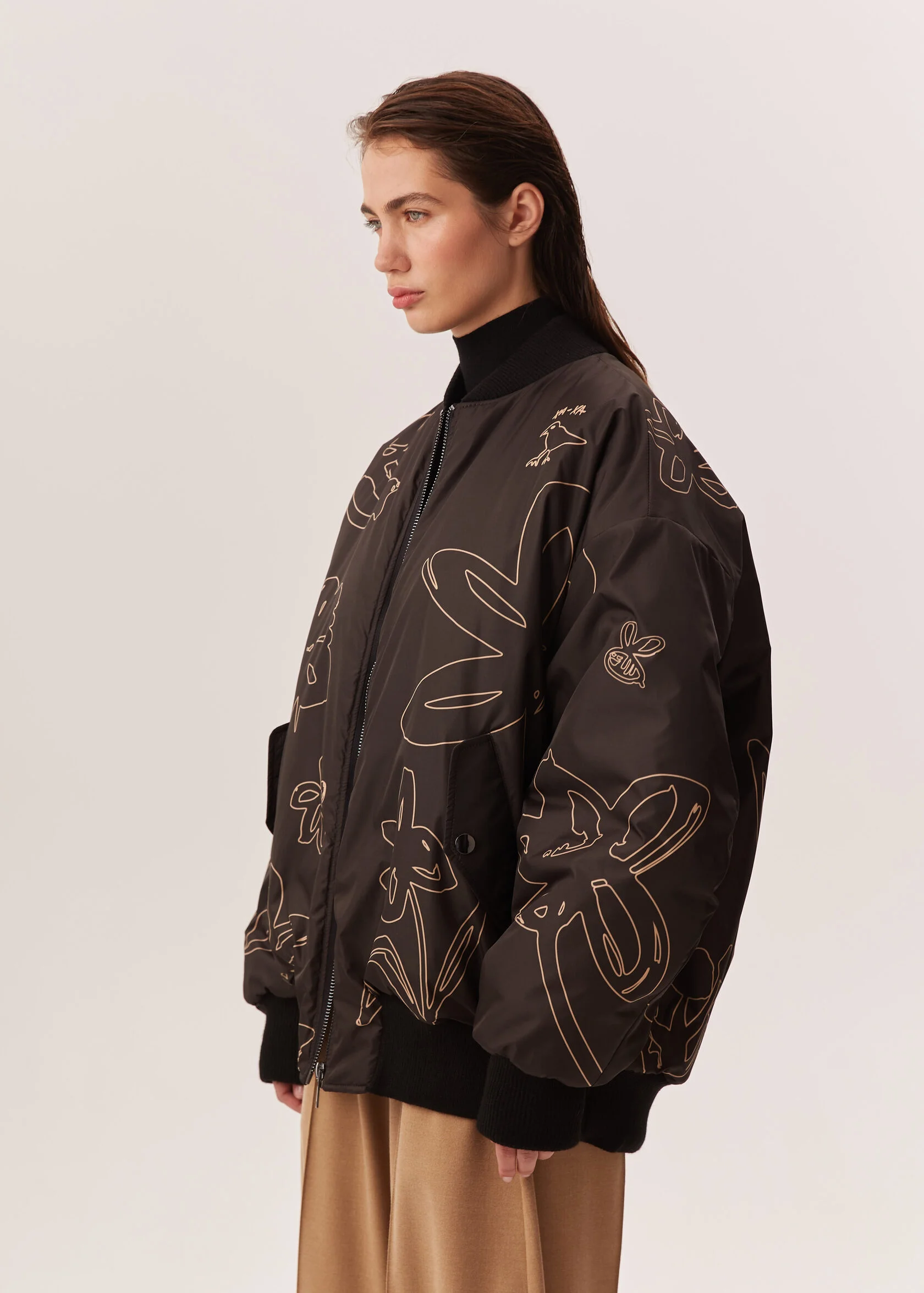 Бомбер MAGIC FLOWERS коричневого цвета