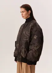 Бомбер MAGIC FLOWERS коричневого цвета
